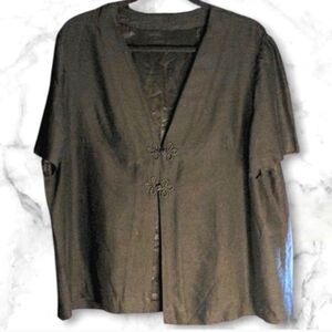 :XL: Women's black oversized vintage top.